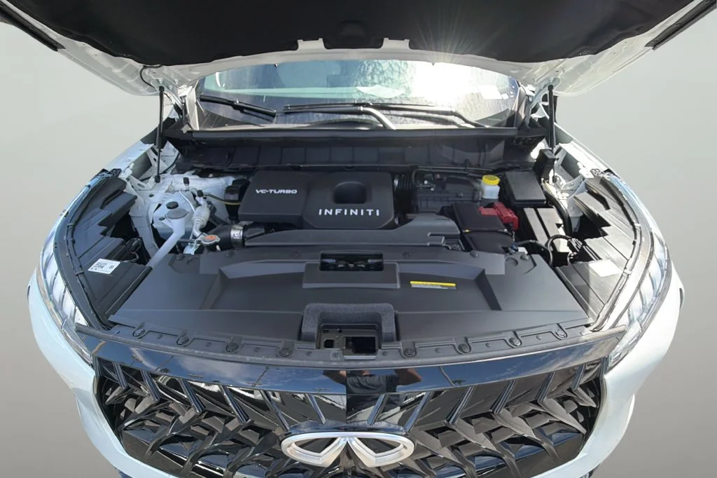 New 2027 2T RAD WHT INFINITI Sport AWD image 9