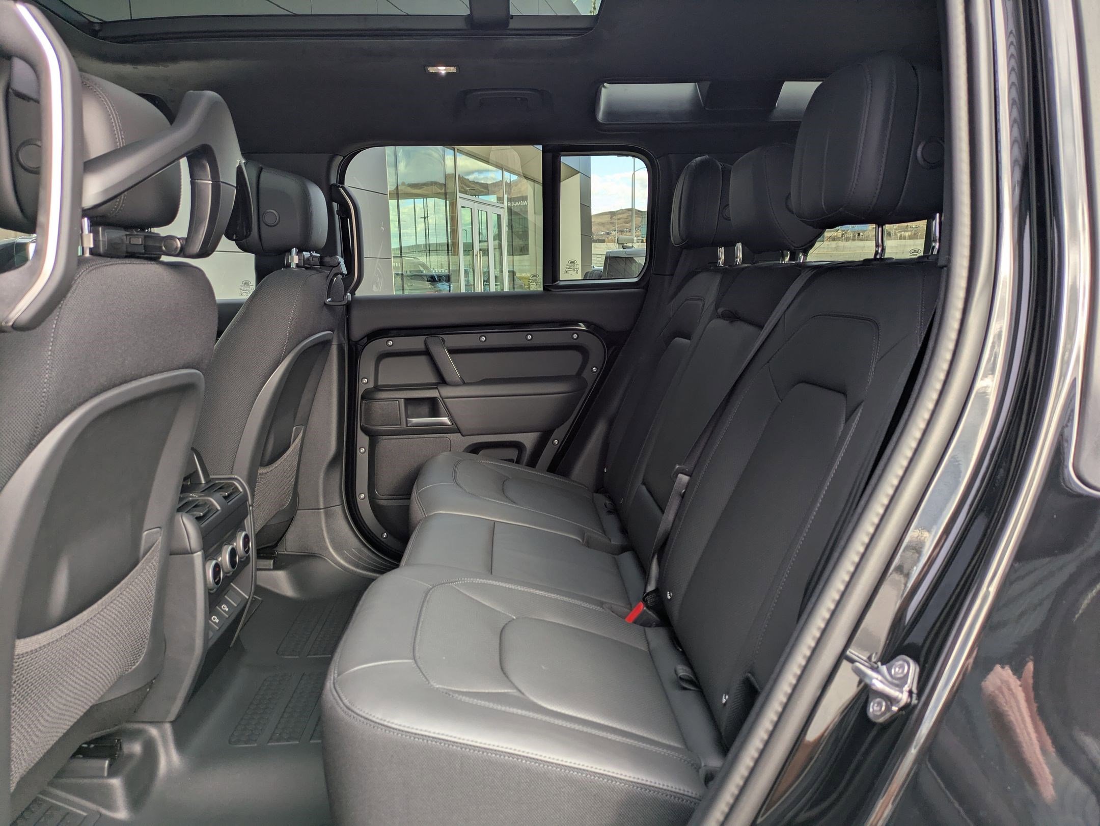 2025 Land Rover Defender V8 - Photo 20