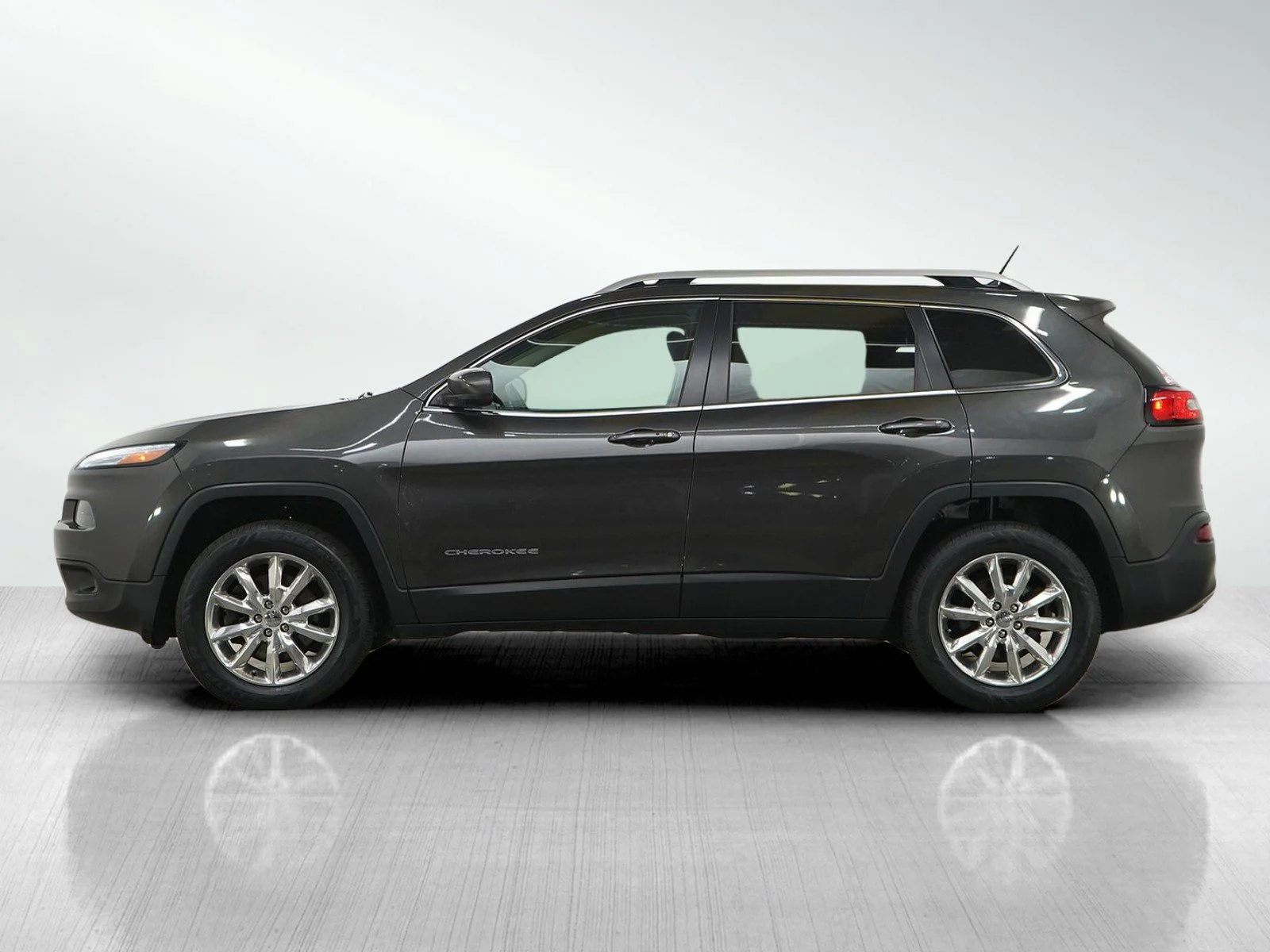 Used 2014 Jeep Cherokee Limited with VIN 1C4PJMDB1EW218516 for sale in Burnsville, Minnesota