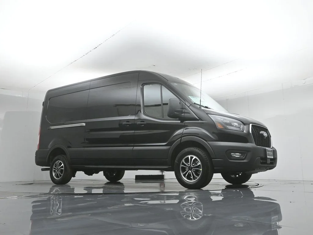 New 2026 Agate Black Metallic Ford Base image 45