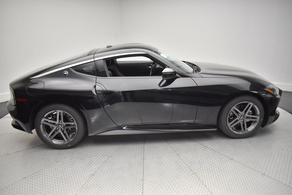 New 2026 Black Diamond Pearl Nissan Sport image 4