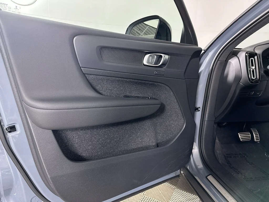 Used 2021 Gray Metallic Volvo R-Design image 22