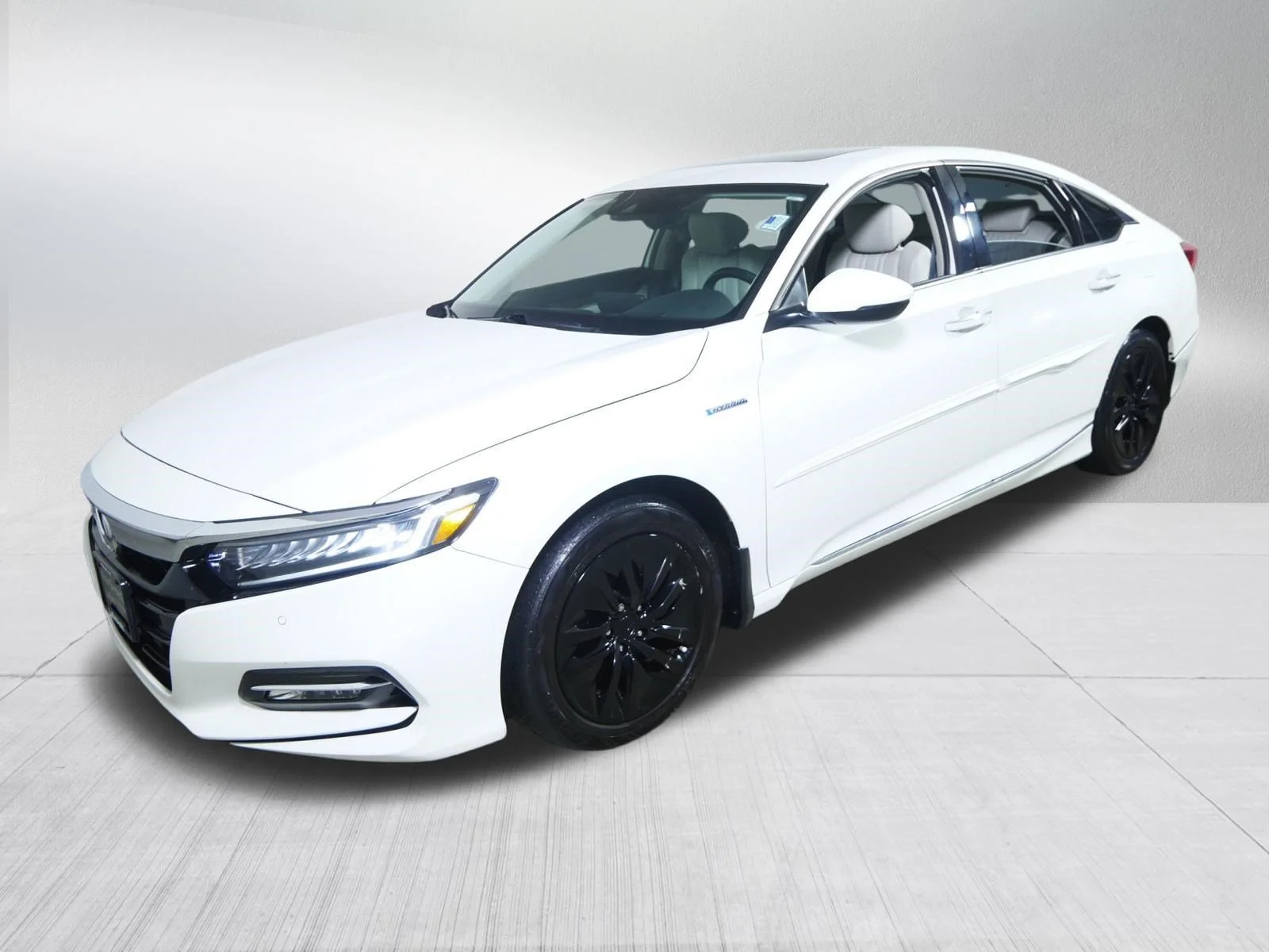 Used 2018 White Orchid Pearl Honda Touring image 3