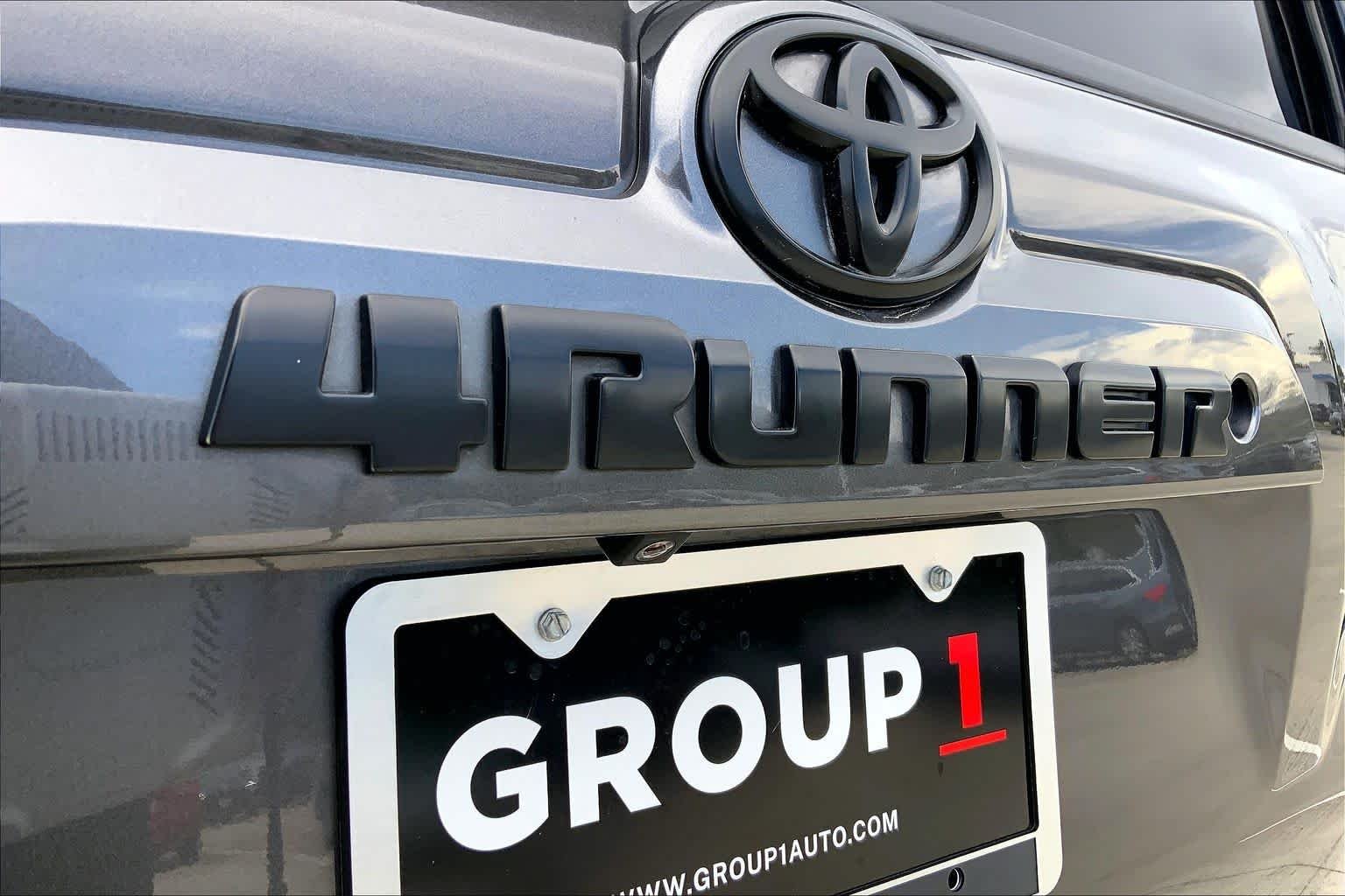 Used 2018 Magnetic Gray Metallic Toyota SR5 Premium image 10