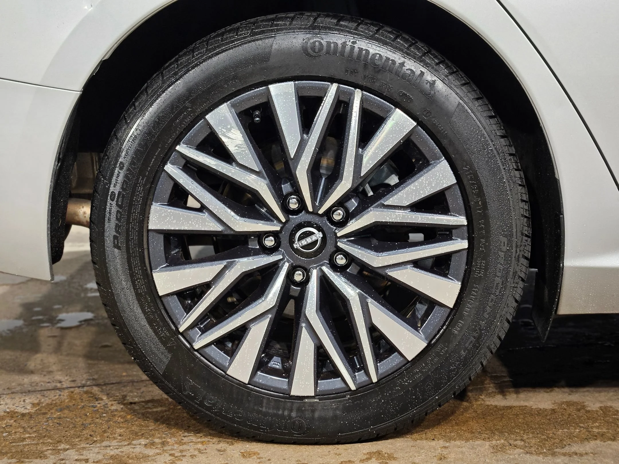Used 2024 Brilliant Silver Metallic Nissan 2.5 SV image 17
