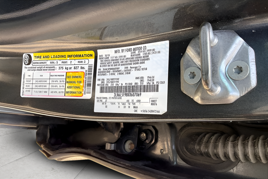 Used 2019 Gray Lincoln Reserve image 29