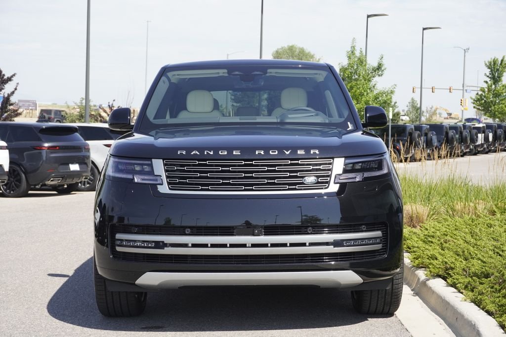 New 2026 Santorini Black Land Rover SE image 5
