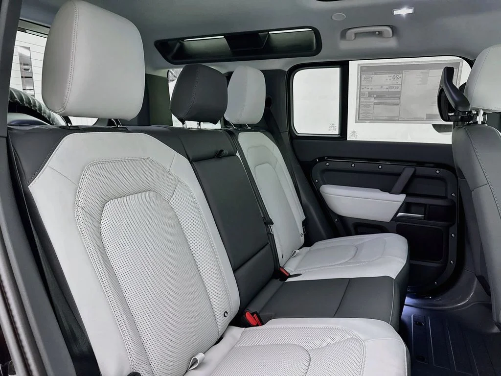 New 2026 Santorini Black Land Rover S image 29