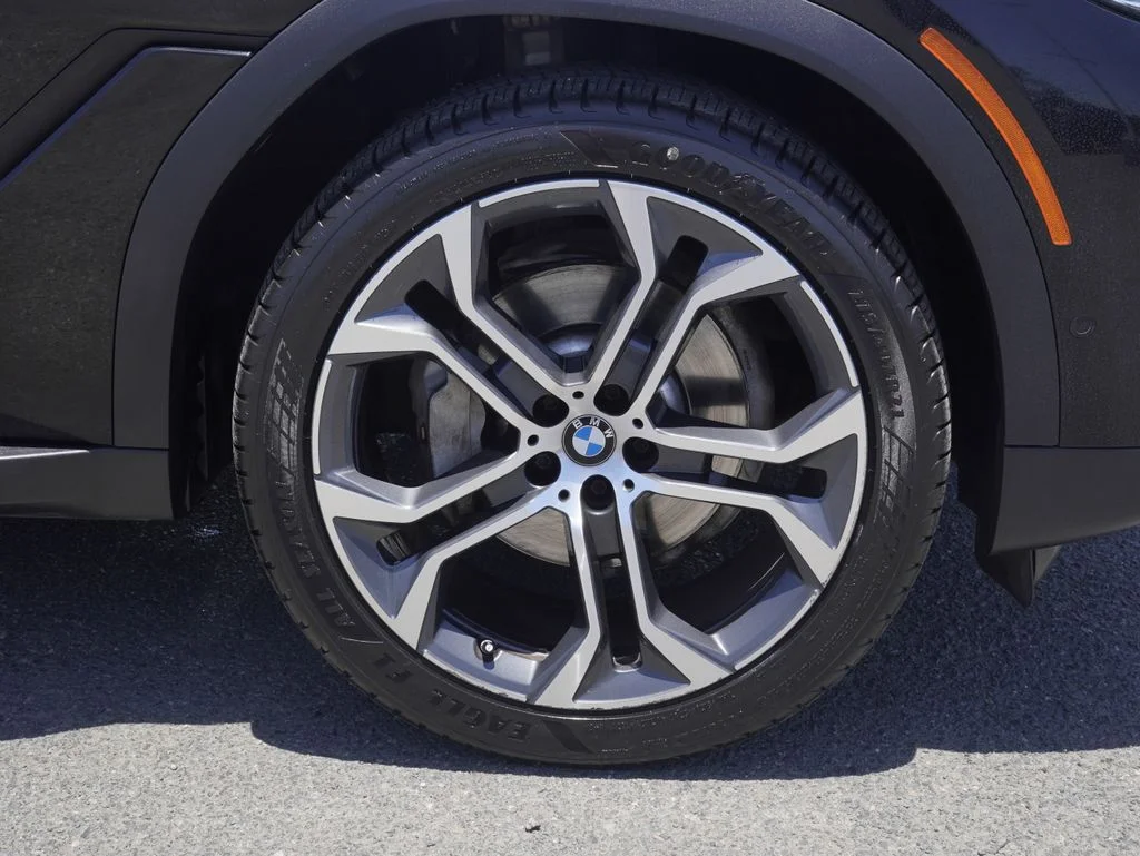 Certified Used 2022 Black BMW xDrive40i image 9