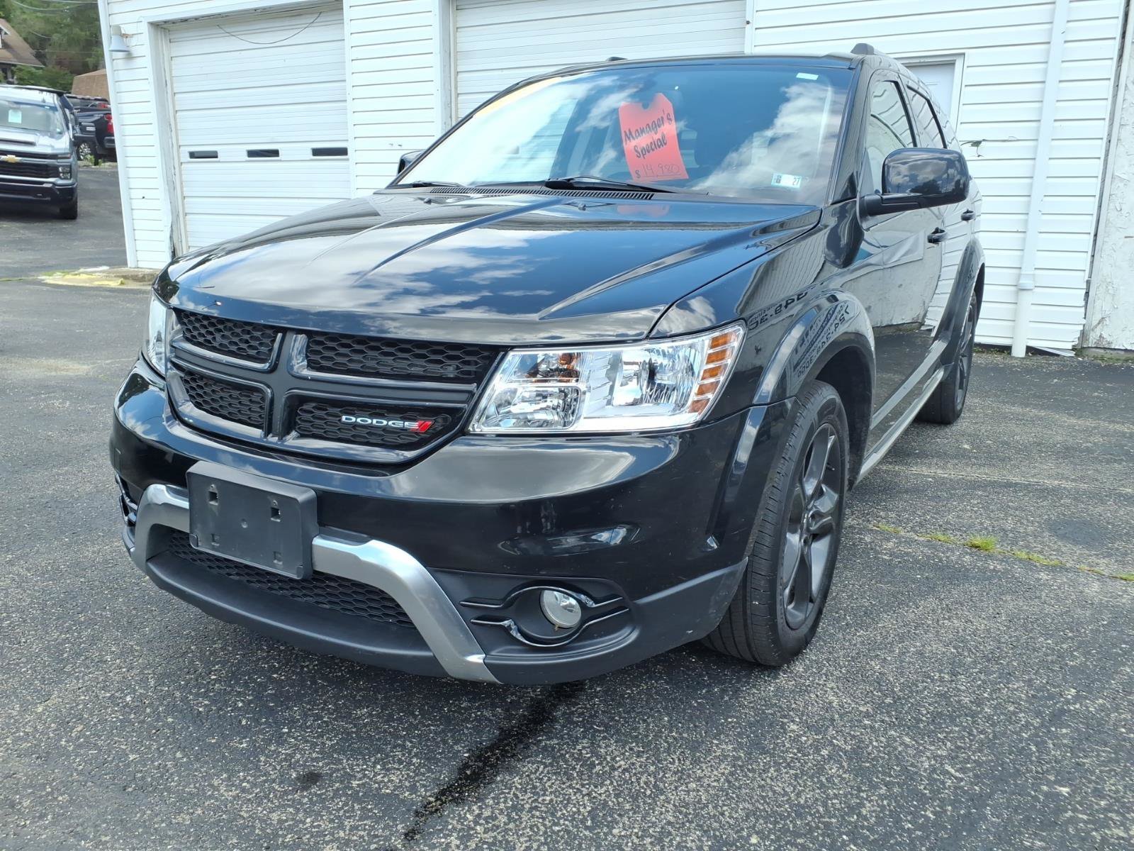 Used 2019 Pitch Black Clearcoat Dodge Crossroad image 8