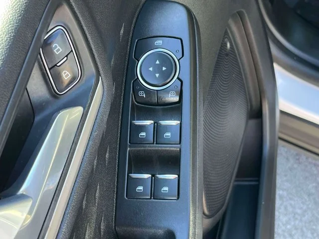 Certified Used 2020 Oxford White Ford SE image 26