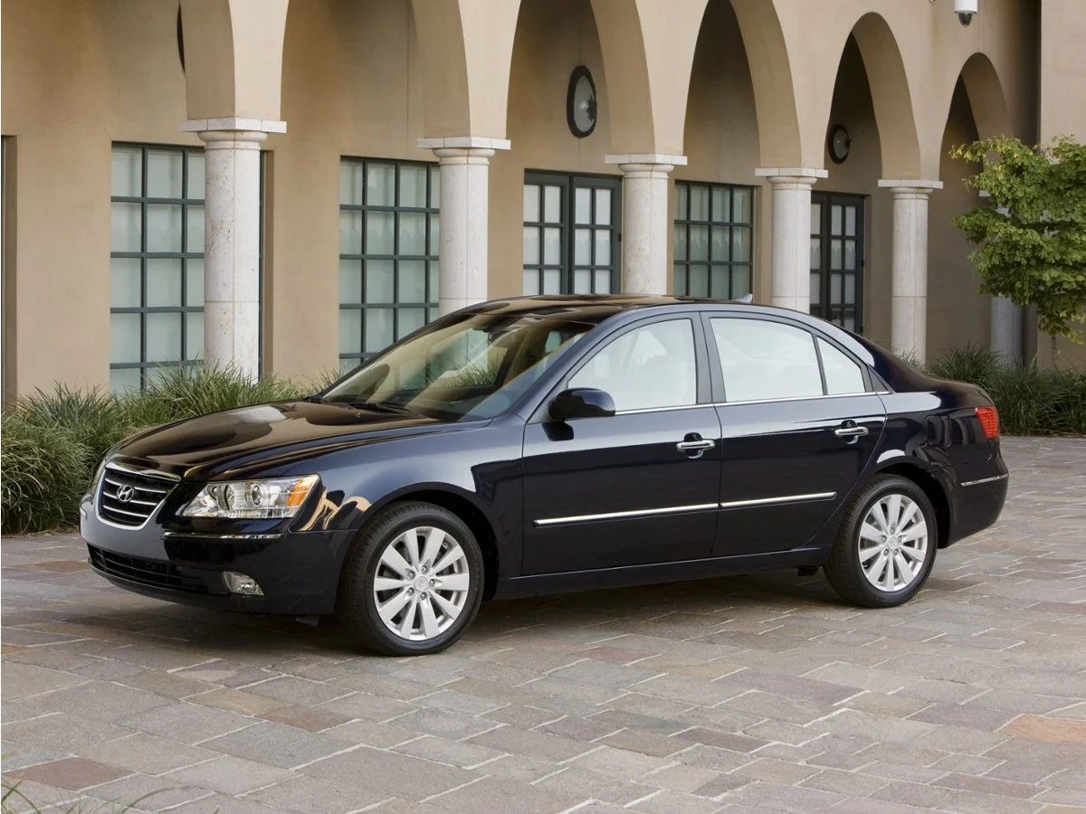 Used 2009 Red Hyundai Limited image 1