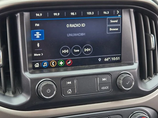 Used 2019 White Chevrolet Z71 image 28