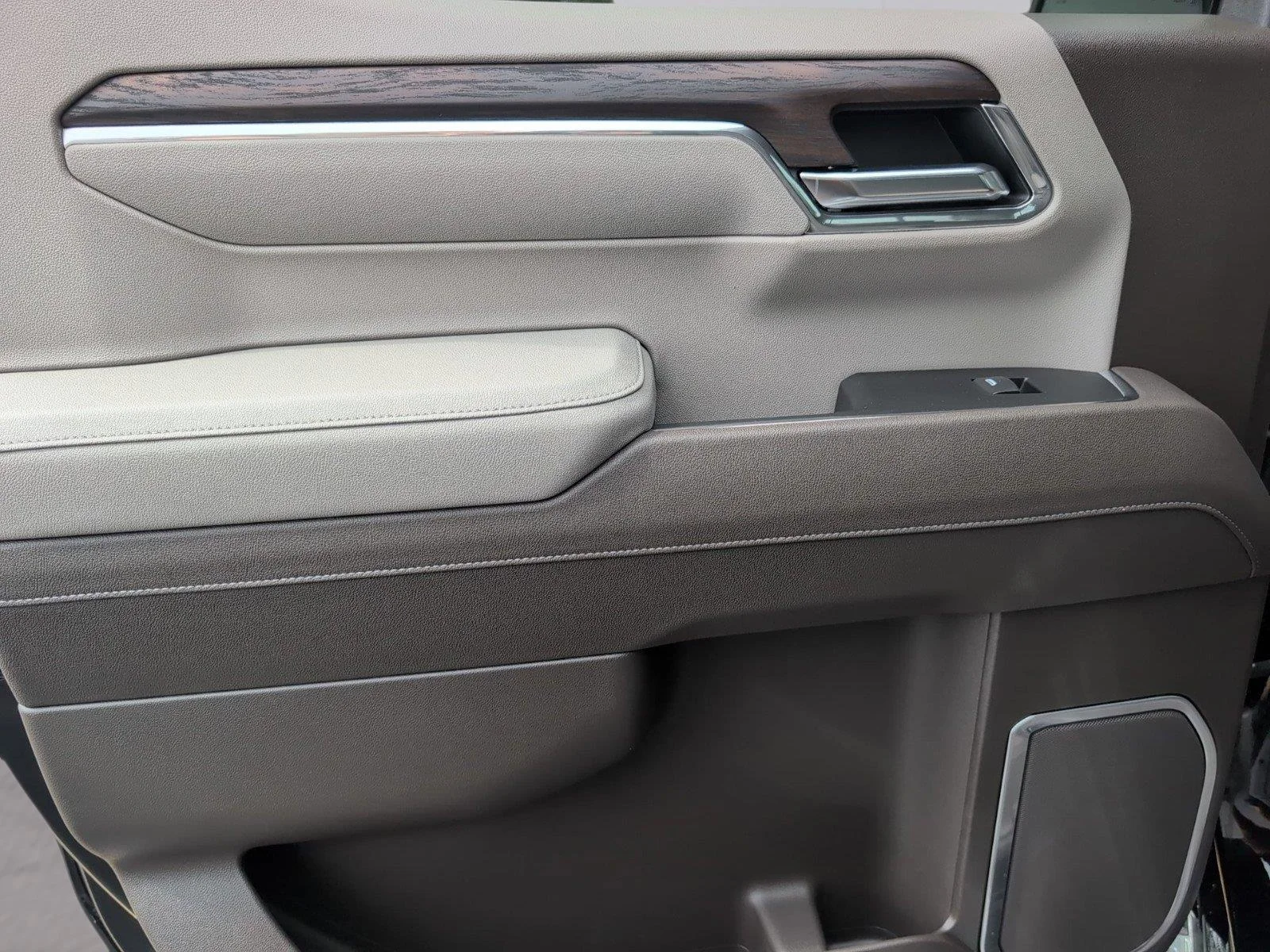 New 2026 Onyx Black GMC SLT image 11