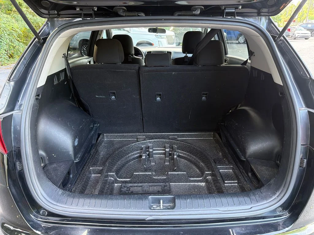 Used 2018 Red Kia LX image 18