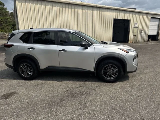 Used 2025 Silver Nissan S image 4