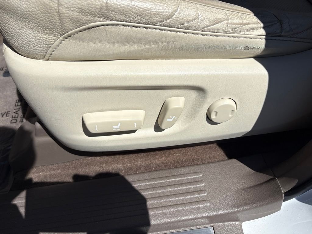 Used 2015 Starfire Pearl Lexus 460 image 16