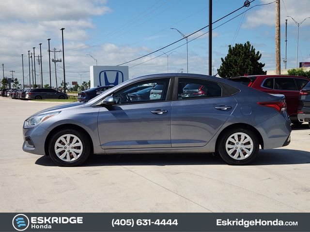 Used 2019 Gray Hyundai SE image 4