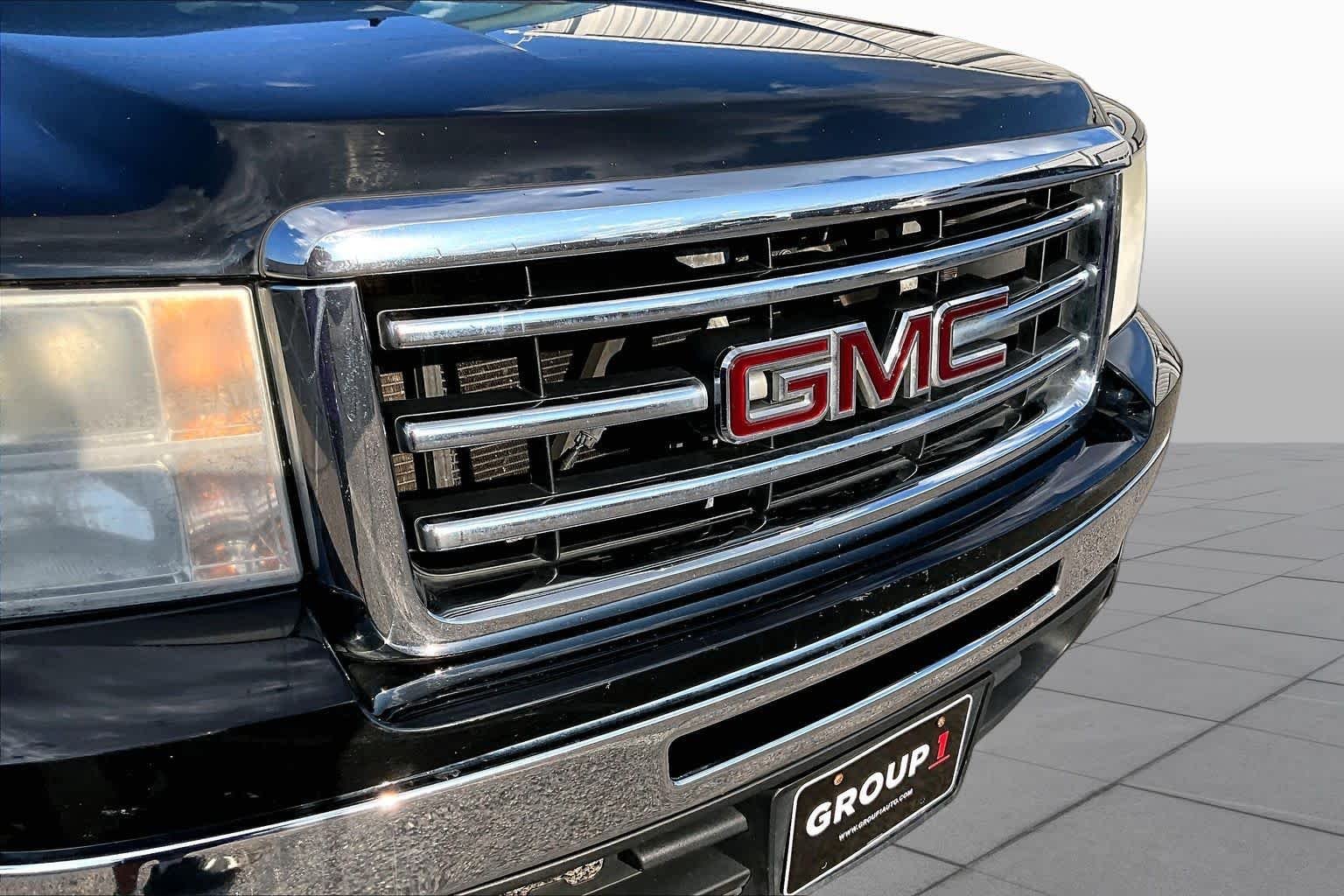 Used 2013 Onyx Black GMC SLE image 30