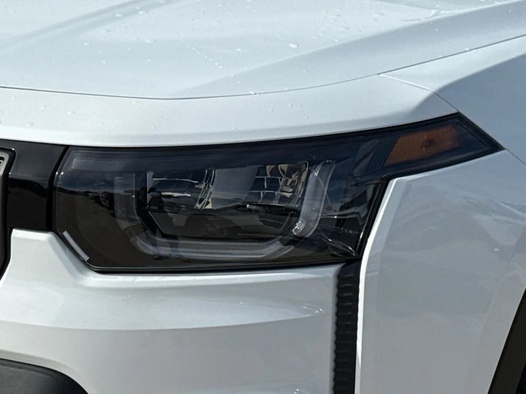 New 2026 Bright White Clear-Coat Exterior Paint Jeep Laredo image 4