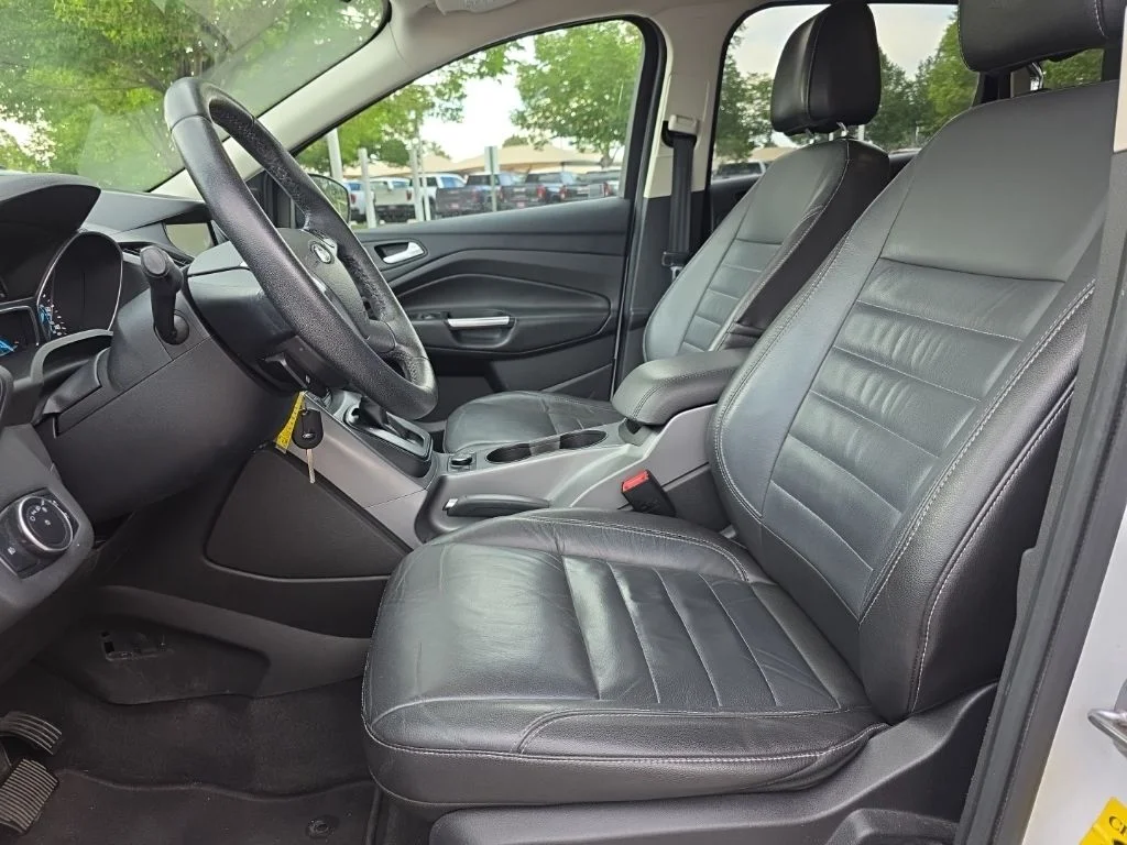 Used 2015 Oxford White Ford SE image 12
