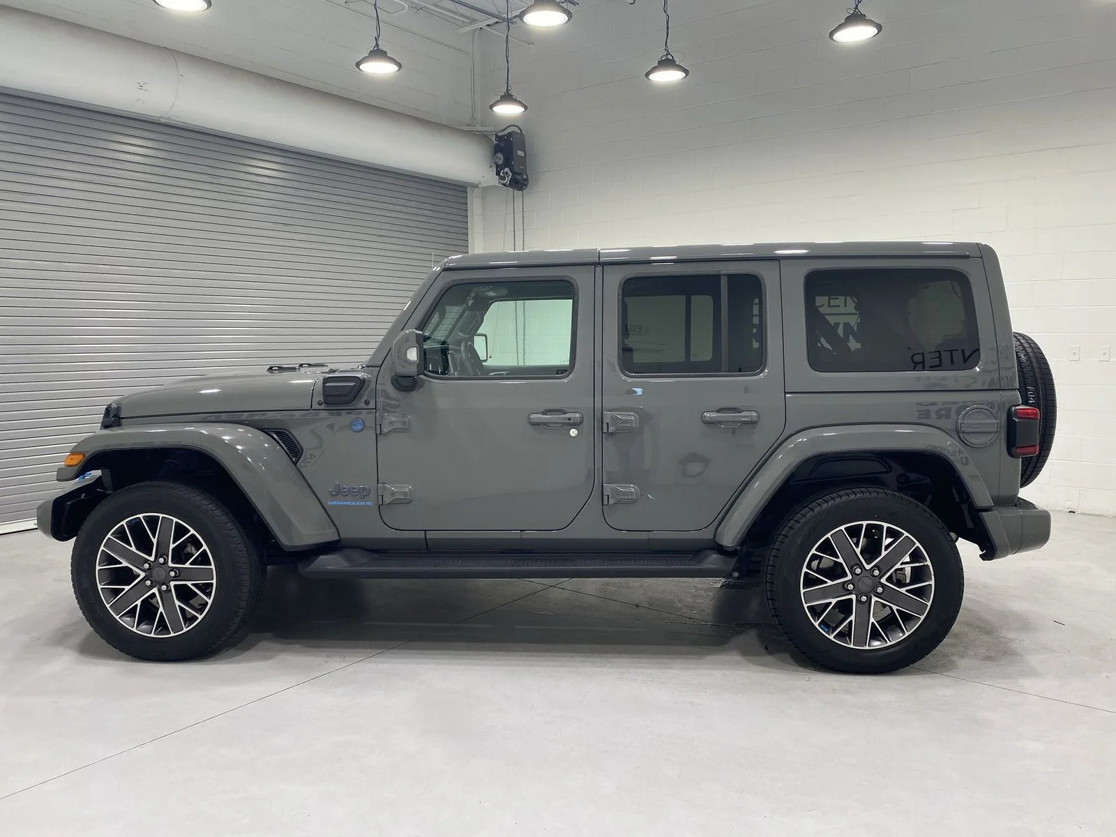 Used 2023 Gray Jeep Sahara 4xe image 5