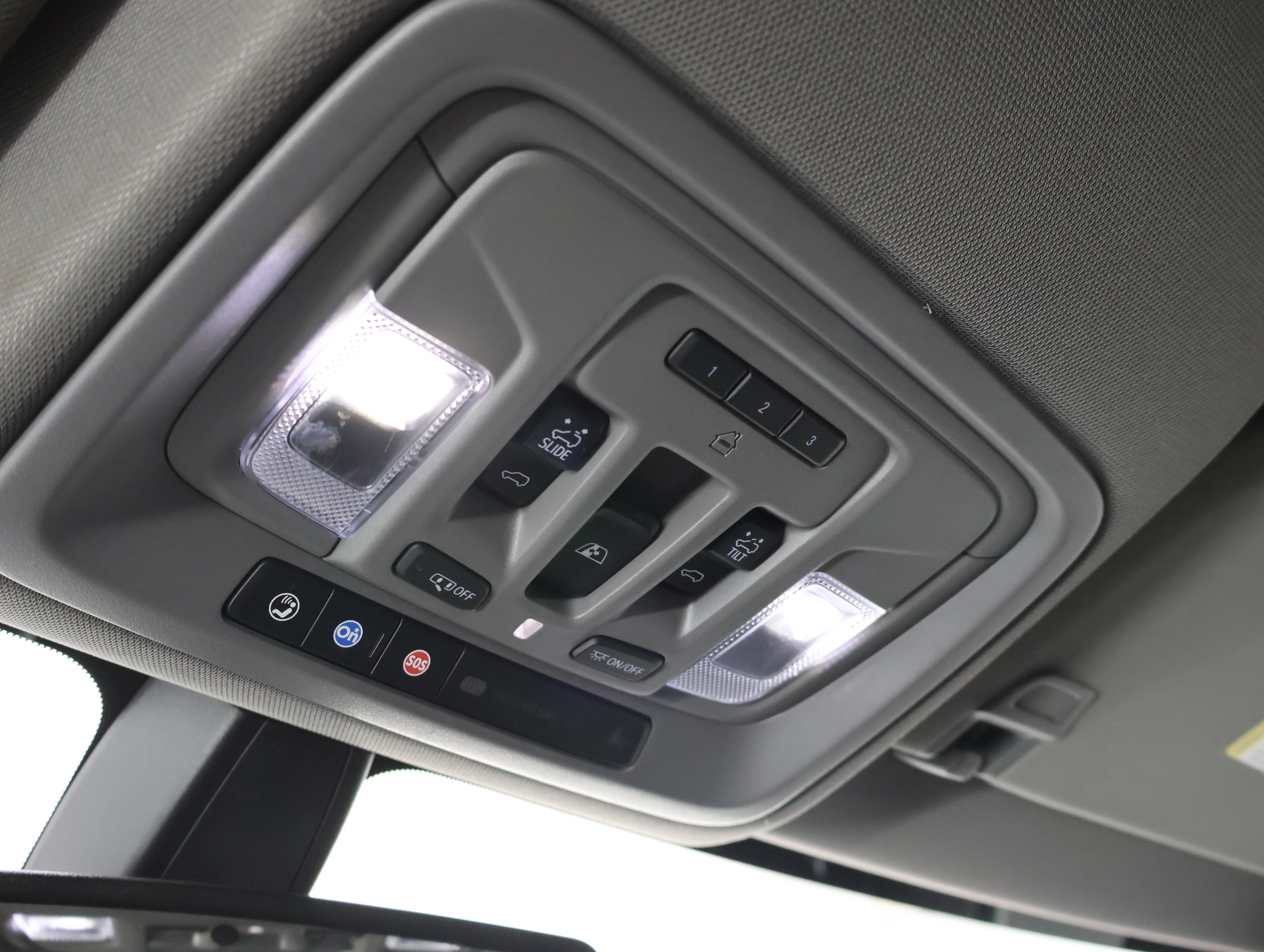 Used 2022 White Frost Tricoat GMC Denali image 62