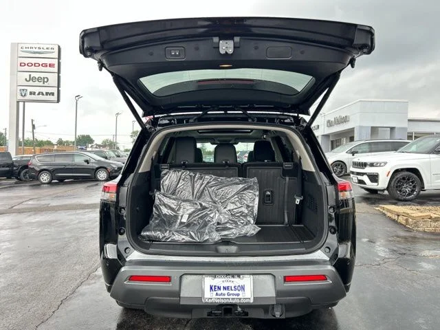 2026 Nissan Pathfinder Platinum - Photo 6