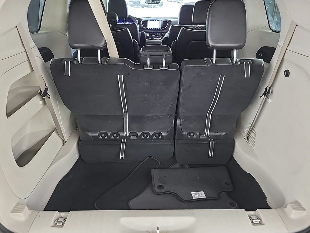 Used 2023 Black Chrysler Limited image 5