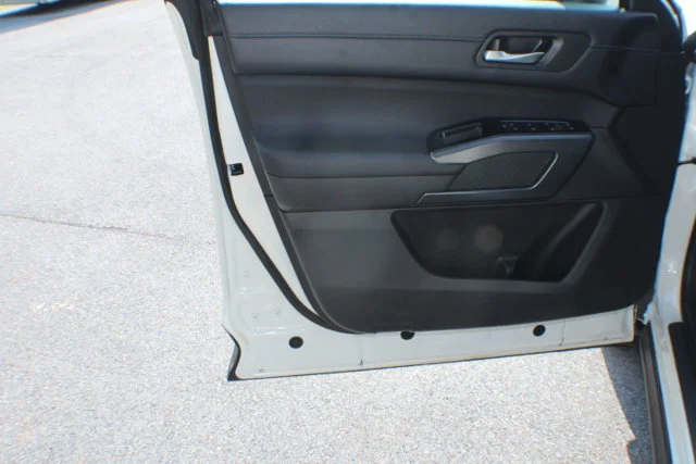 Used 2024 Pearl White Tricoat Nissan SL image 6