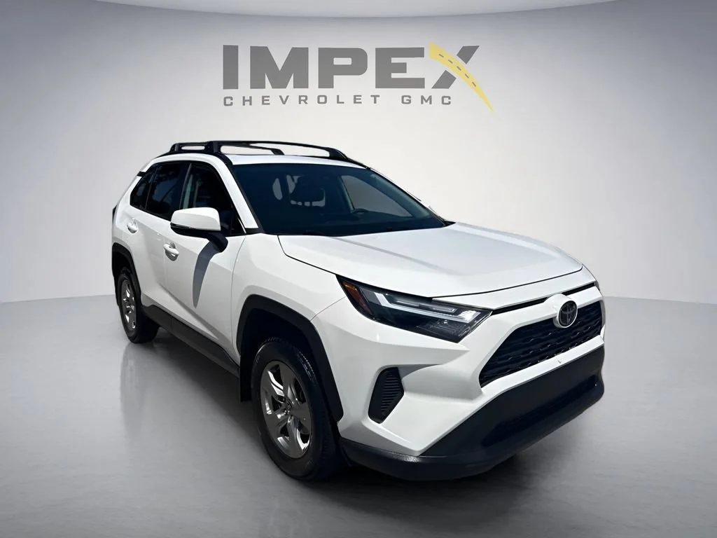 Used 2024  Toyota XLE image 7