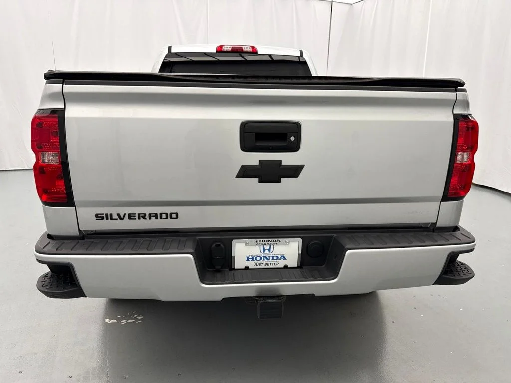 Used 2019 Silver Chevrolet LT image 8
