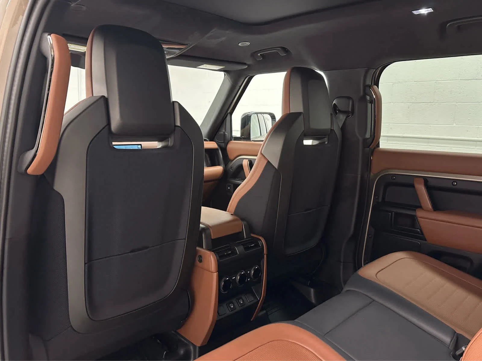 Used 2025 Petra Copper Premium Metallic Land Rover OCTA image 14