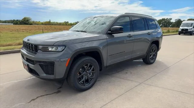 New 2027 Sting-Gray Clear-Coat Paint Jeep Laredo Altitude image 5