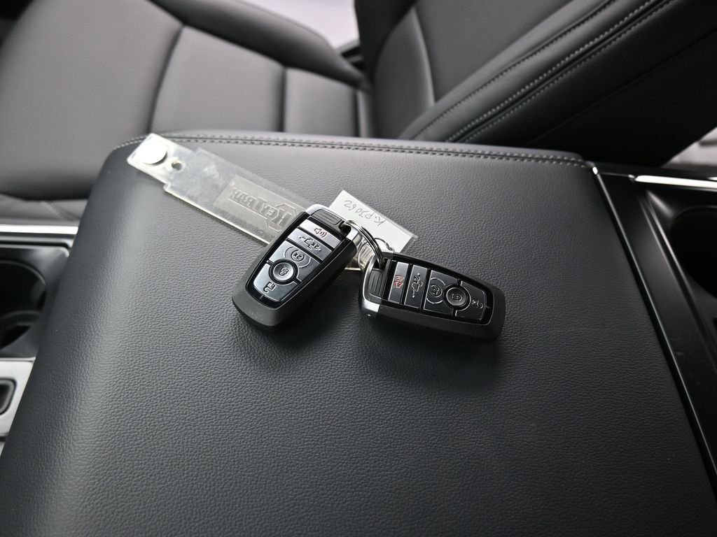 New 2026 Carbonized Gray Metallic Ford XLT image 18