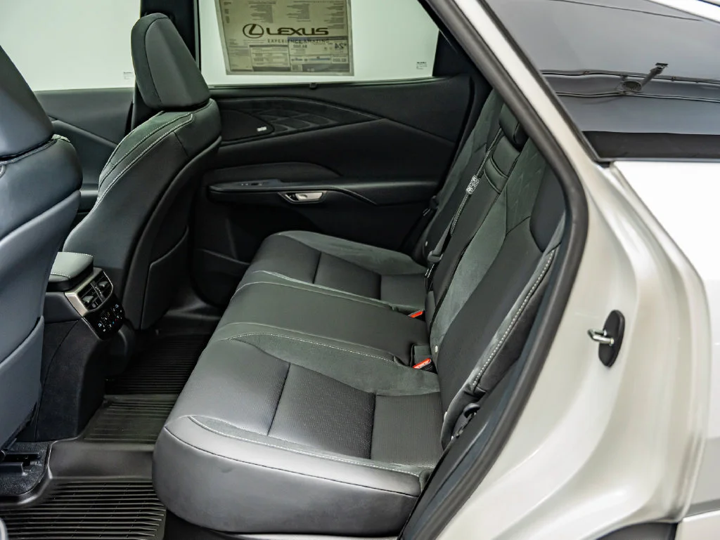 New 2026 Eminent White Pearl Lexus LUXURY image 37