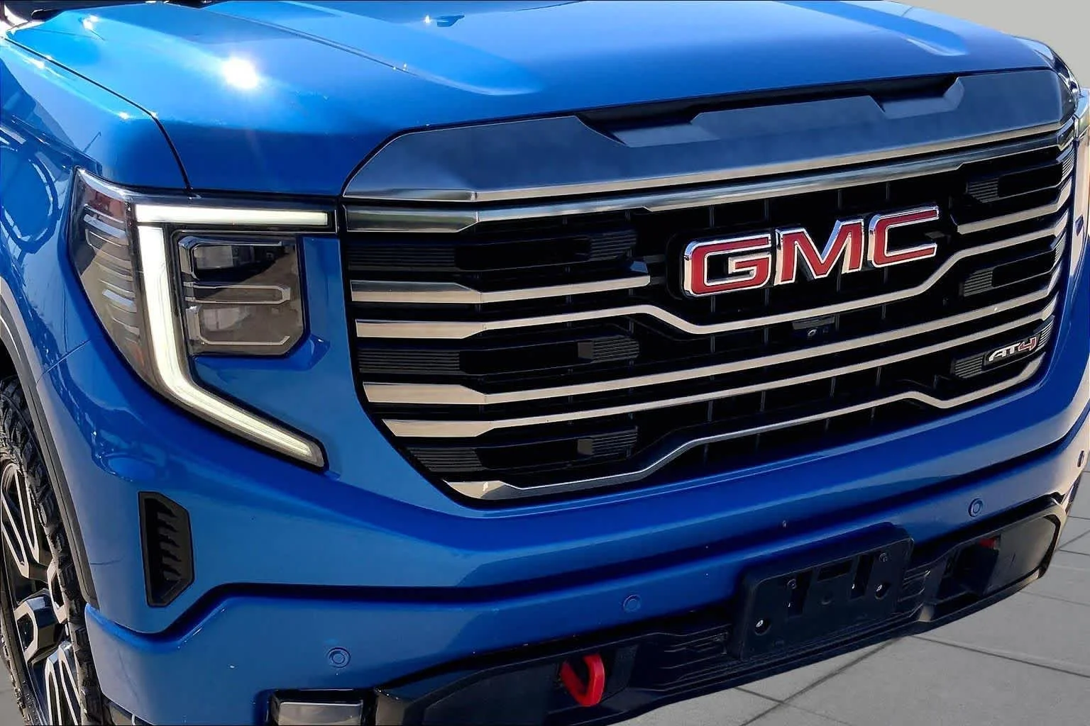 Used 2022 Dynamic Blue Metallic GMC AT4 image 28