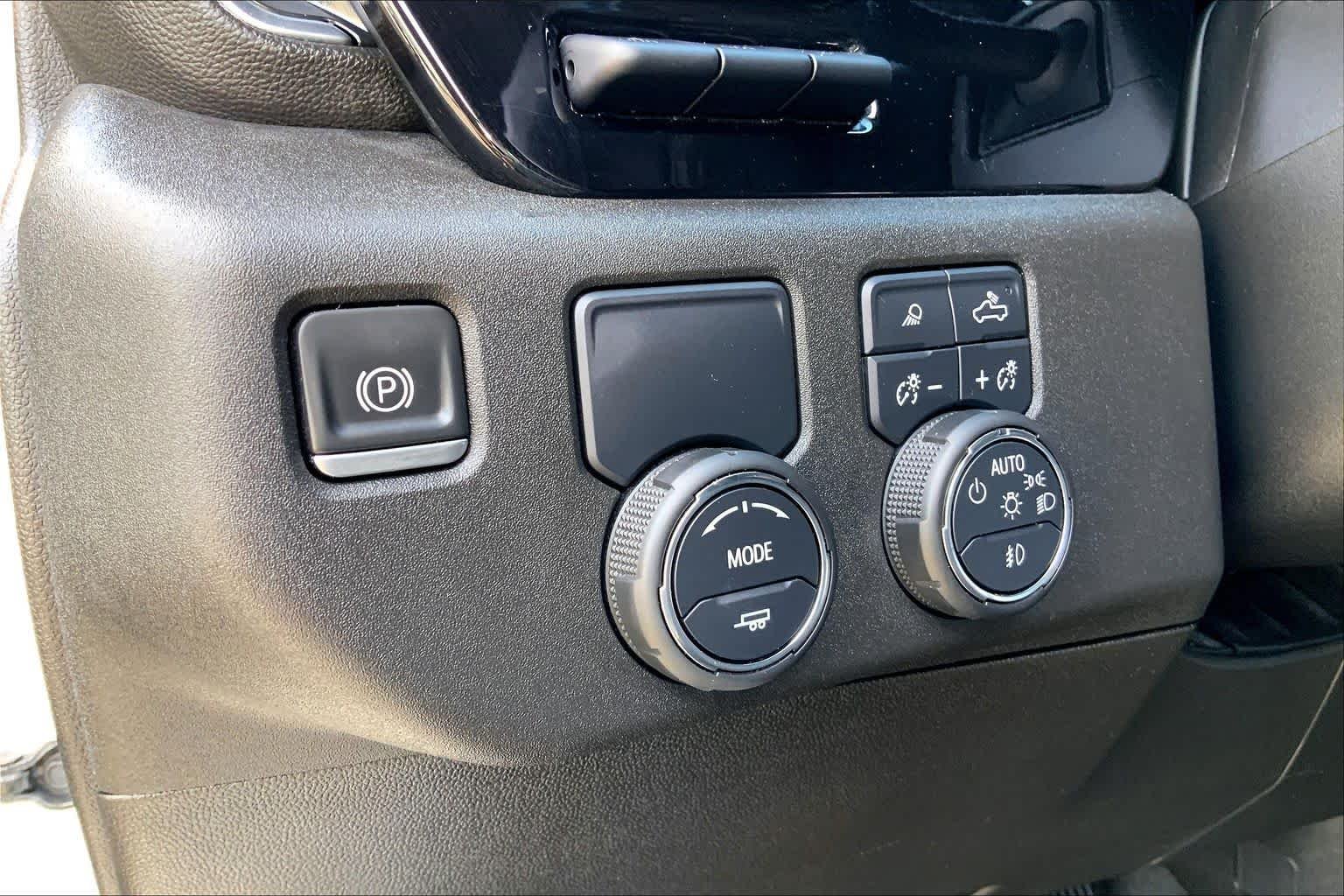 Used 2022 Summit White Chevrolet LTZ image 30