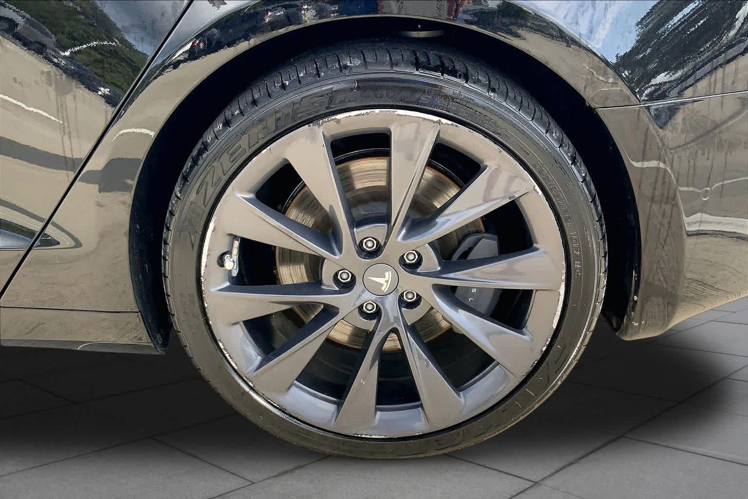 Used 2018 Obsidian Black Metallic Tesla 75D image 10