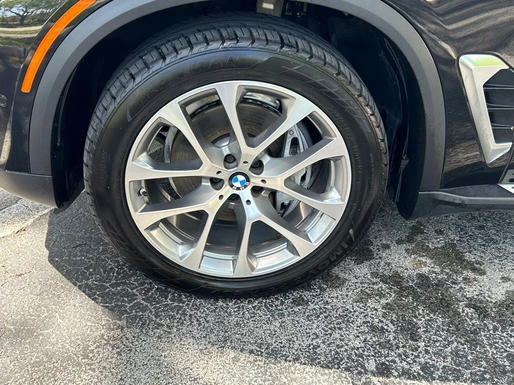 Certified Used 2024 Black BMW xDrive40i image 30