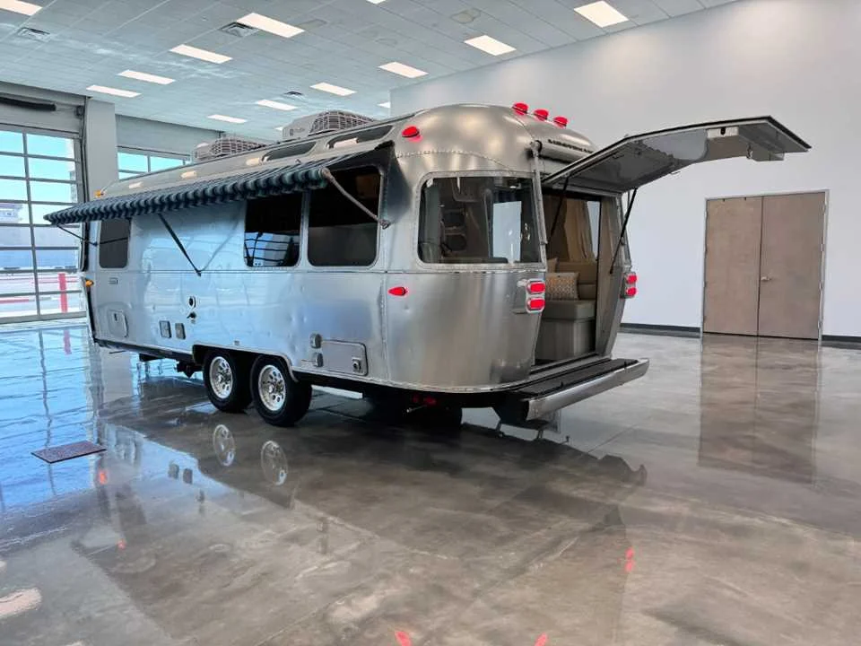 New 2027 SILVER AIRSTREAM  image 16