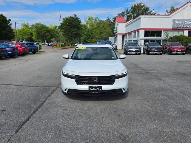 Used 2024 Platinum White Pearl Honda EX image 4