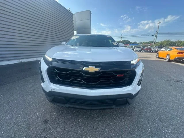 Used 2025 White Chevrolet LT image 2