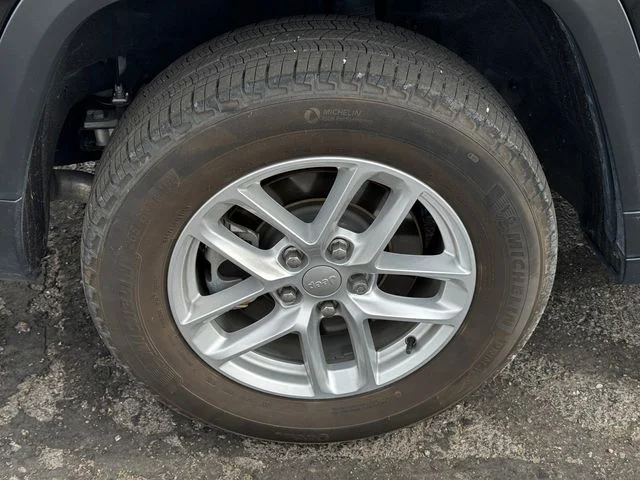 Certified Used 2022 Black Jeep Laredo image 12