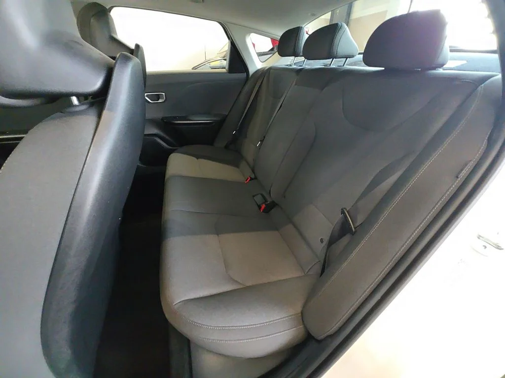 Used 2025 White Kia LXS image 22