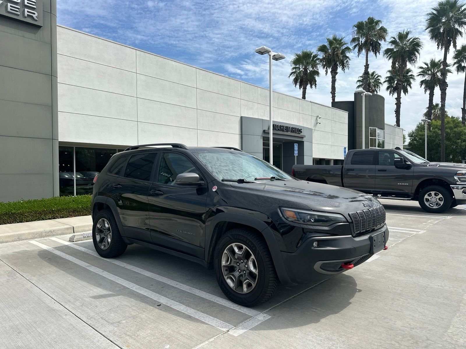 Used 2019 Diamond Black Crystal Pearlcoat Jeep Trailhawk image 2