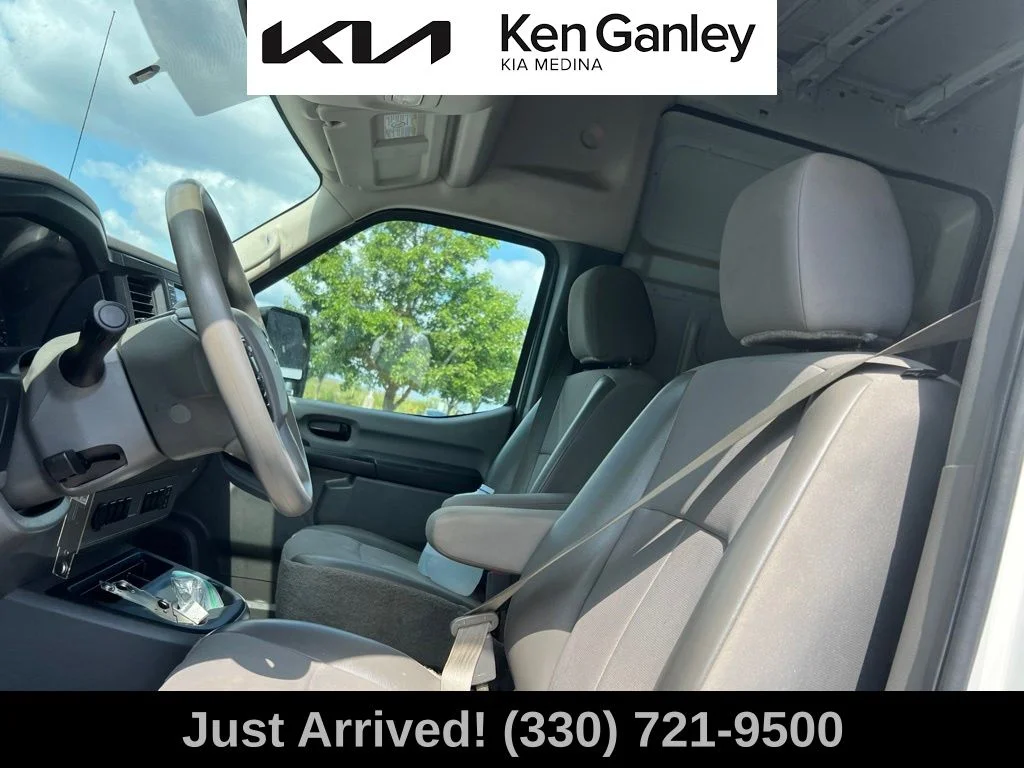 Used 2021 White Nissan S image 10