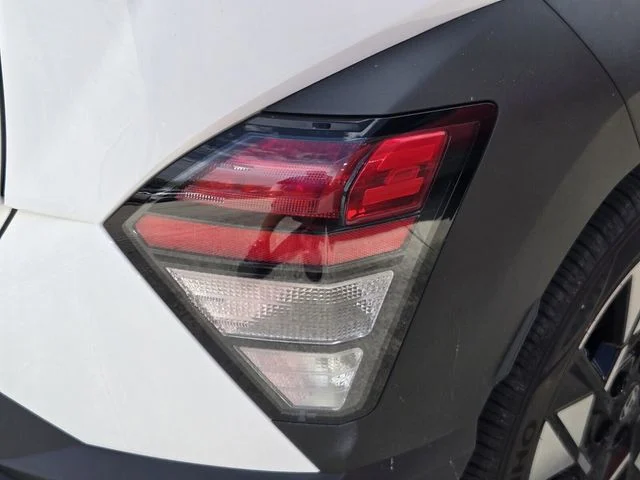 Used 2024 White Hyundai SEL image 9