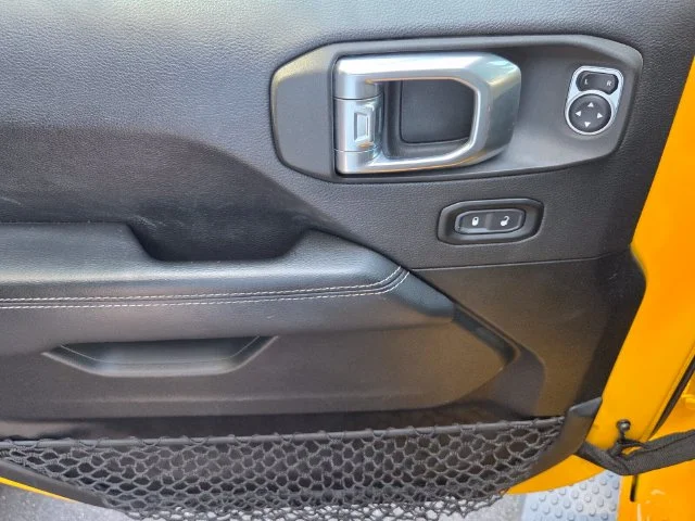 Used 2020  Jeep Unlimited Sahara image 7