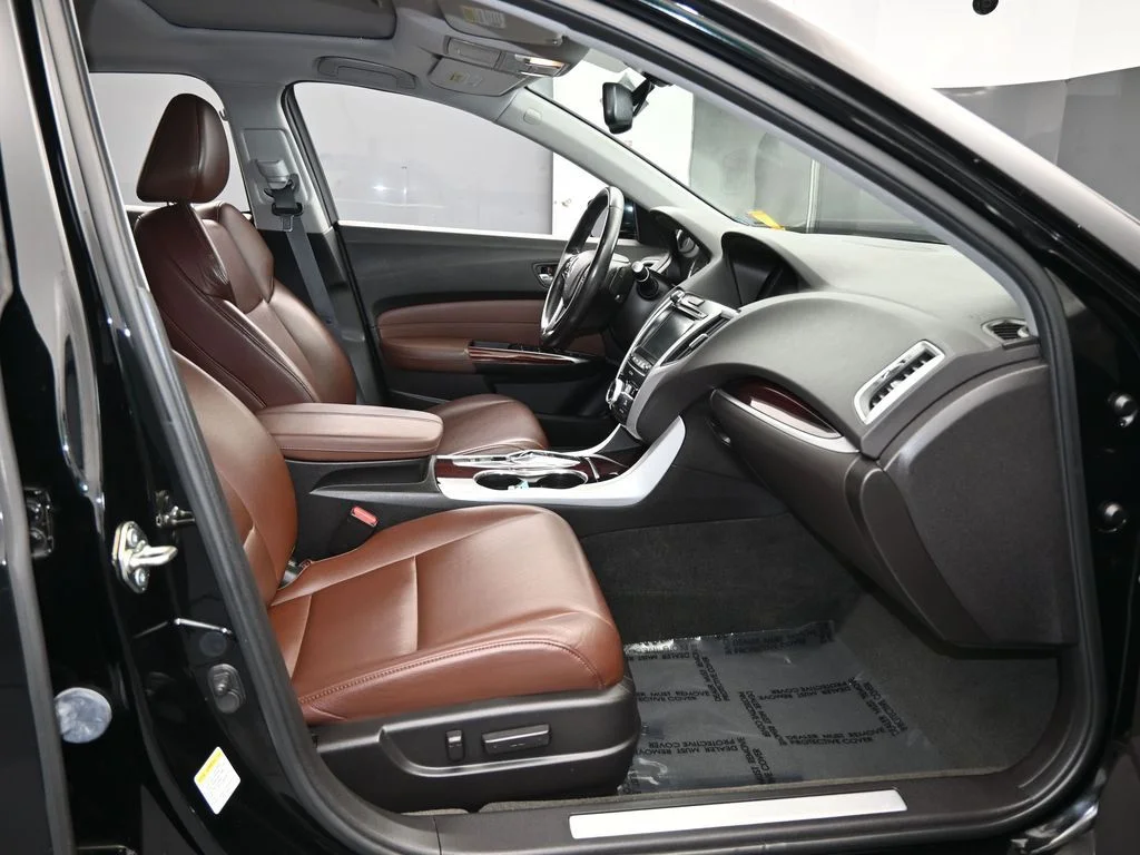 Used 2017 Black Acura V6 image 47